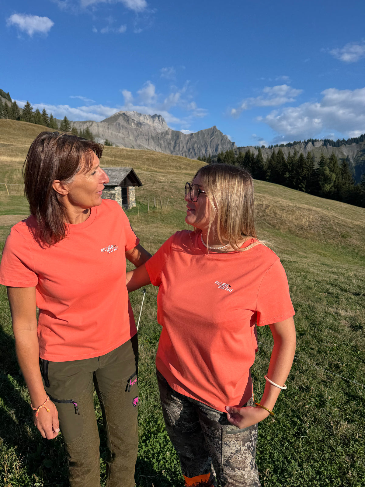 Tee-Shirt MUM OF A HUNTRESS