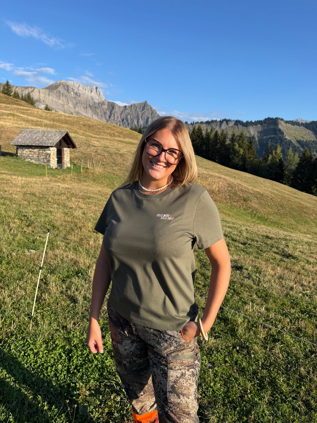 Tee-Shirt DAUGHTER OF A HUNTRESS