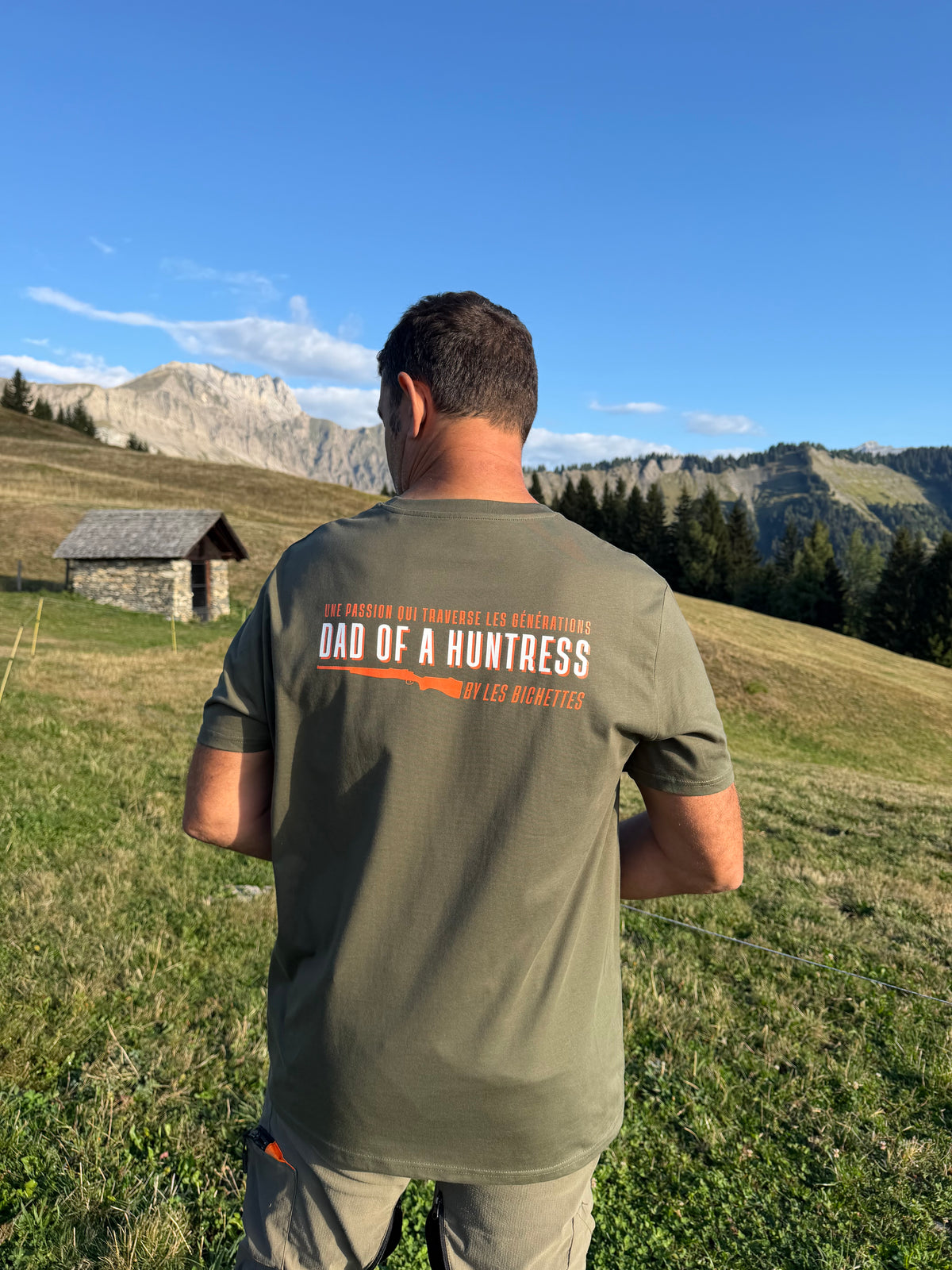 Tee-Shirt DAD OF A HUNTRESS