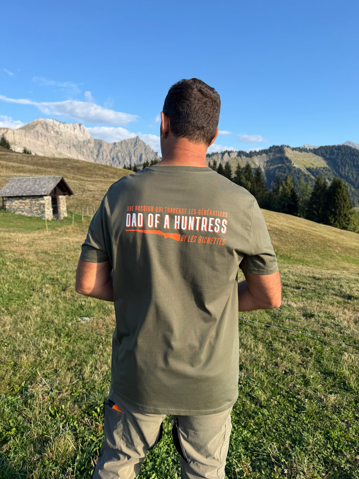 Tee-Shirt DAD OF A HUNTRESS