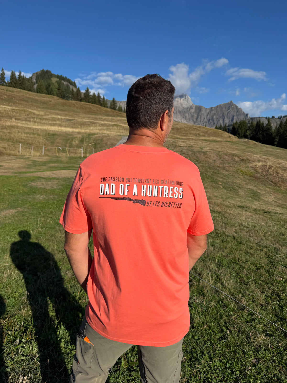 Tee-Shirt DAD OF A HUNTRESS