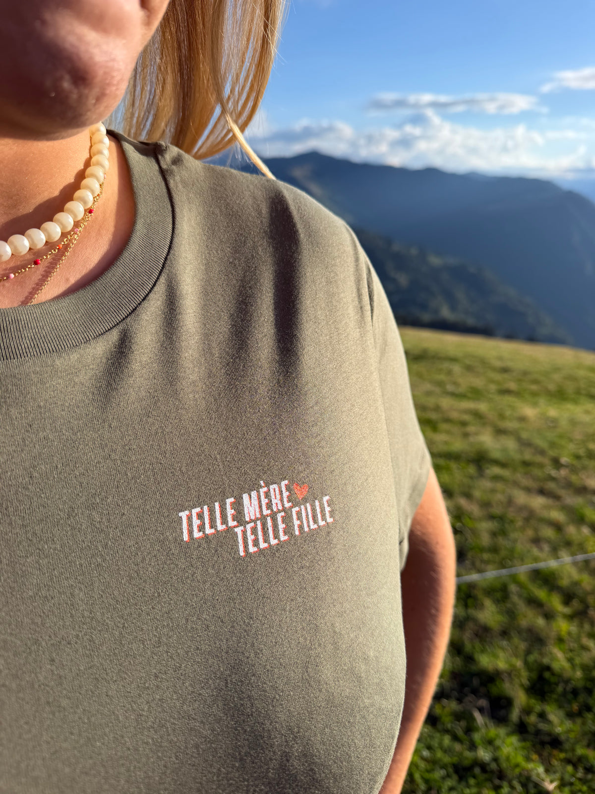 Tee-Shirt DAUGHTER OF A HUNTRESS